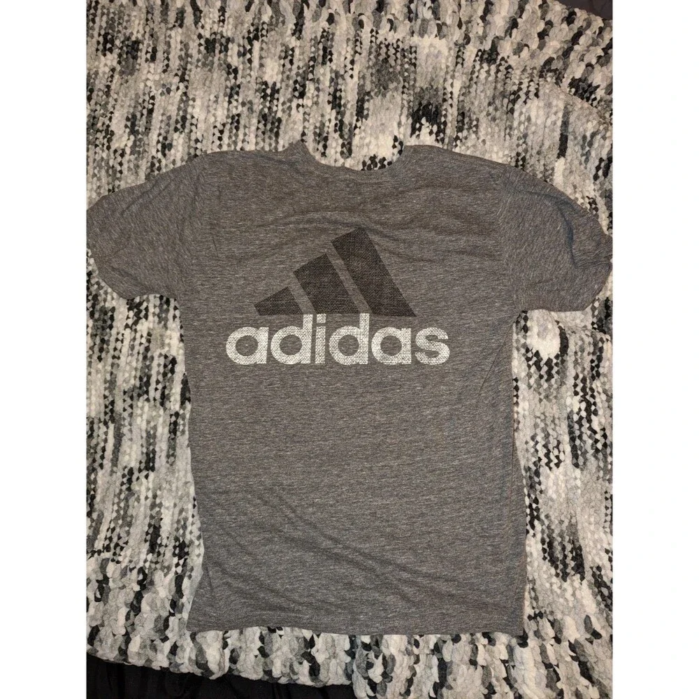 Men's Medium M Adidas Basketball Logo Gray T-shirt